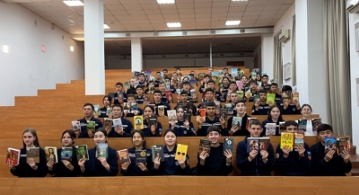 А flash mob «It&#039;s not harmful to read, it&#039;s harmful not to read!»